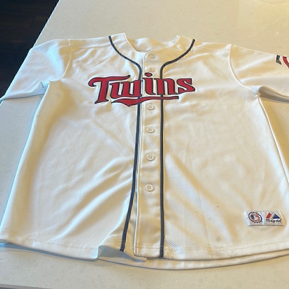 Minnesota twins jersey Morneau 33, size 18-20 vintage small stains but clean.